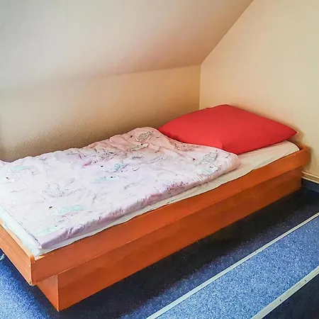 9 Bedroom In *