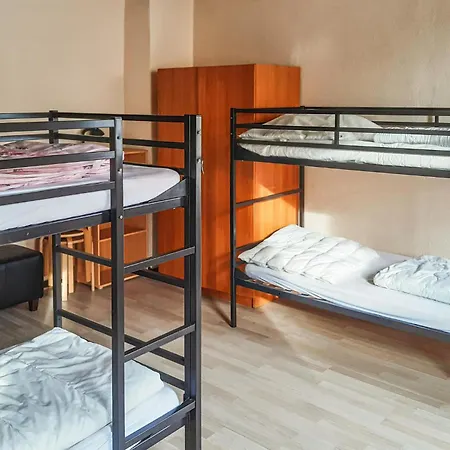 9 Bedroom In